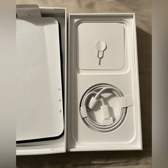 Apple iPhone 14 Pro Max / Black - Picture 2 of 7